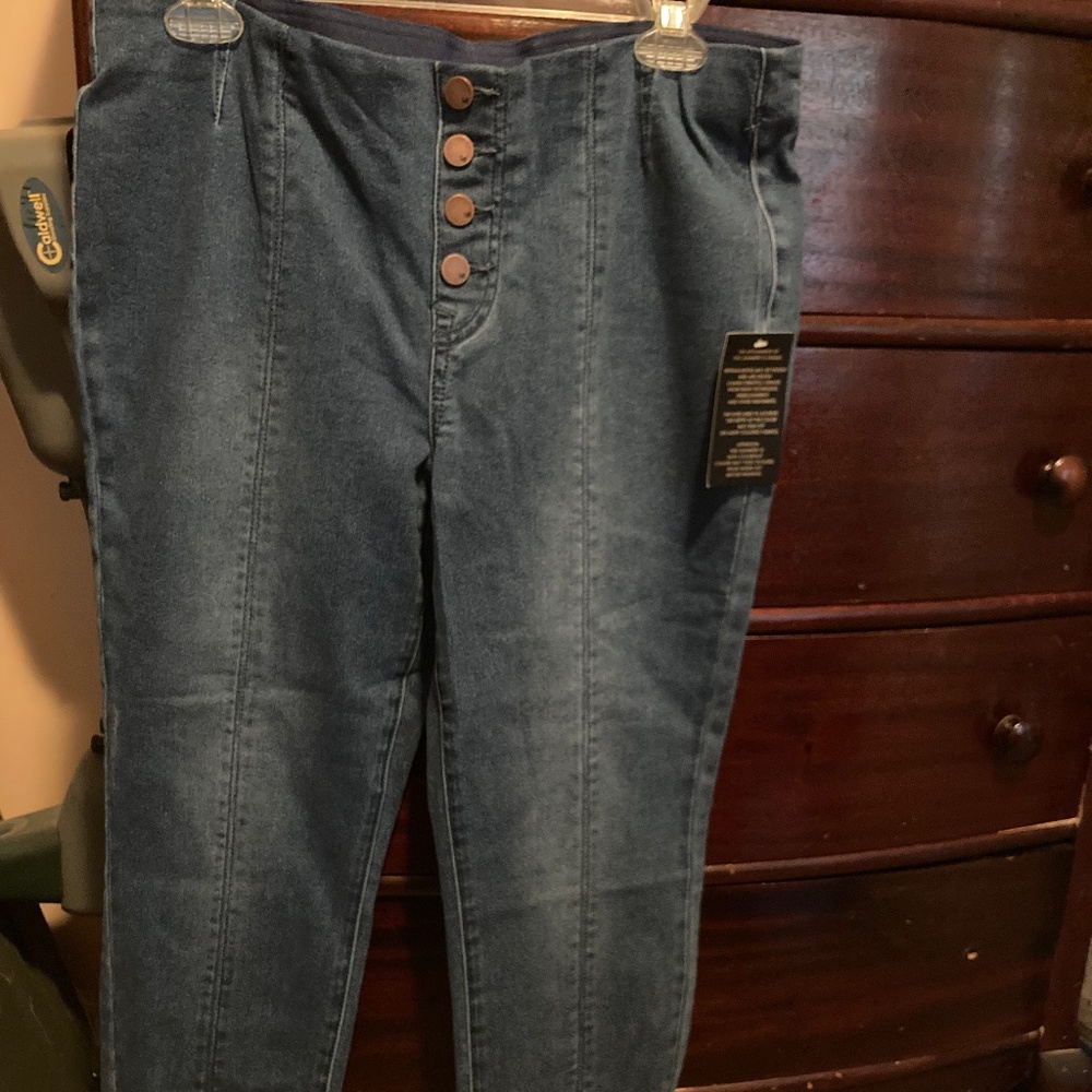 NWT Women’s  jeans LP